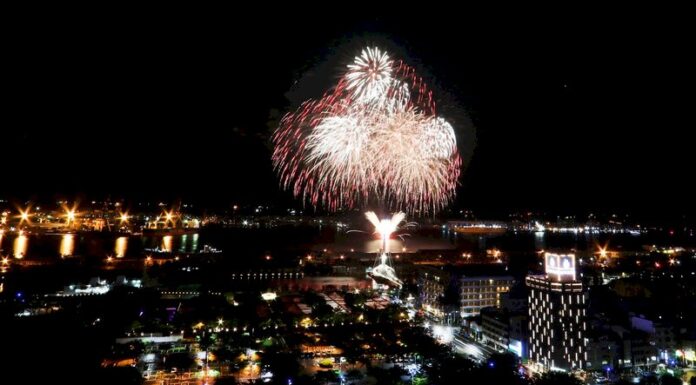 2021國慶焰火試放 270發點亮高雄港灣