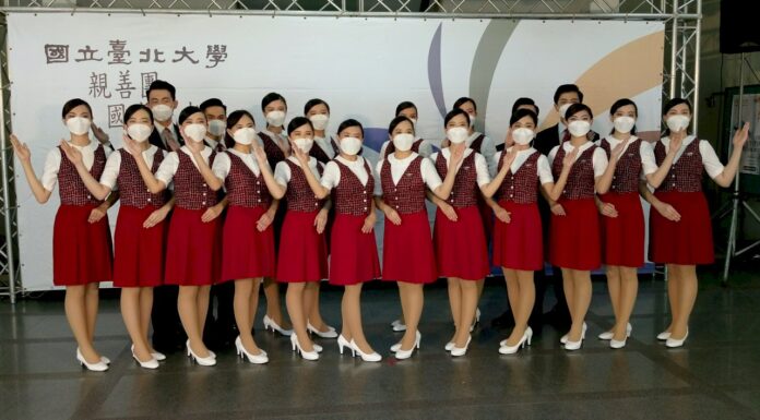 赫見「張榕容」! 台北大學親善團十度登國慶大典(影音)