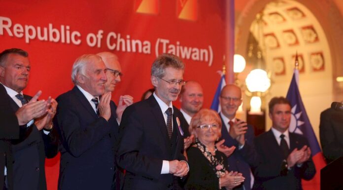 駐捷克代表處慶雙十 參院議長等友台人士出席