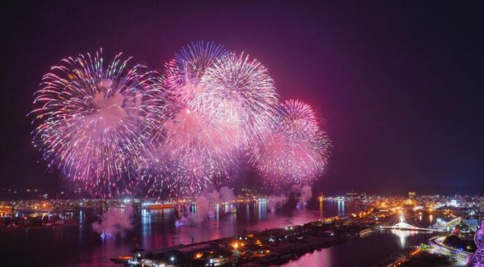 ปชช.แห่ชมพลุฉลองวันชาติไต้หวันที่เกาสงปีนี้ 3.3 แสนคน