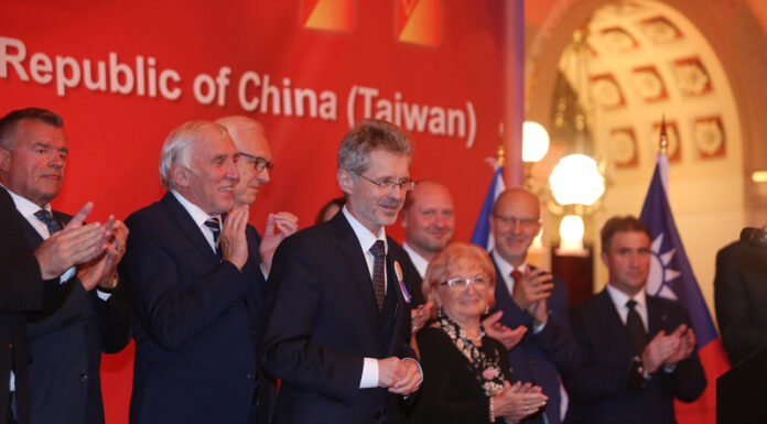 Tschechischer Senatspräsident nimmt an Feier zum Nationalfeiertag Taiwans in Prag teil Senatspräsident Miloš Vystrčil bei der Feier zum Nationalfeiertag (Foto: Vertretung Taiwans in der Tschechischen Republik)