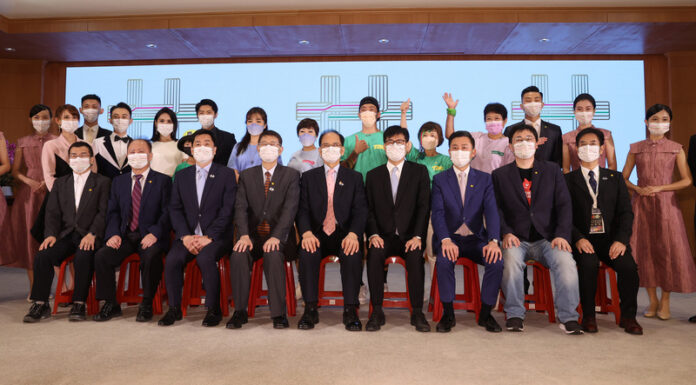 國慶系列活動可實體舉辦 游錫堃向醫護防疫人員致敬