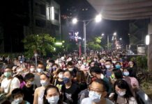 Hohes Fahrgastaufkommen bei Feuerwerk am Nationalfeiertag in Kaohsiung Die Haltestelle Yanchengpu nach der Feuerwerksshow (Foto: CNA)