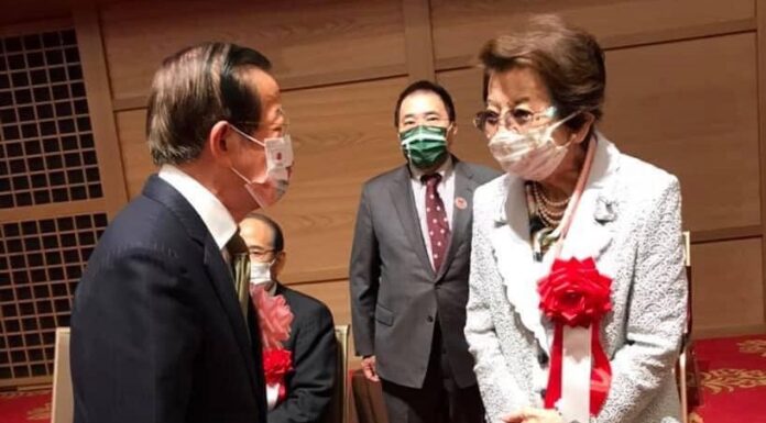 用行動力挺台灣!安倍晉三93高齡母4度出席駐日代表處國慶活動