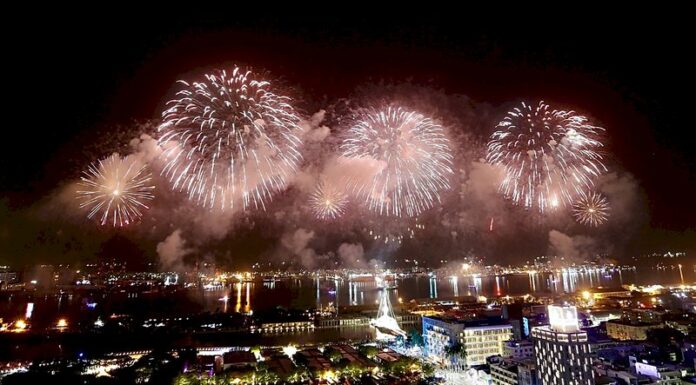 (Double Ten 2021) Kembang Api Hari Nasional ROC 110 Mengambil Tema 3 Warna Utama