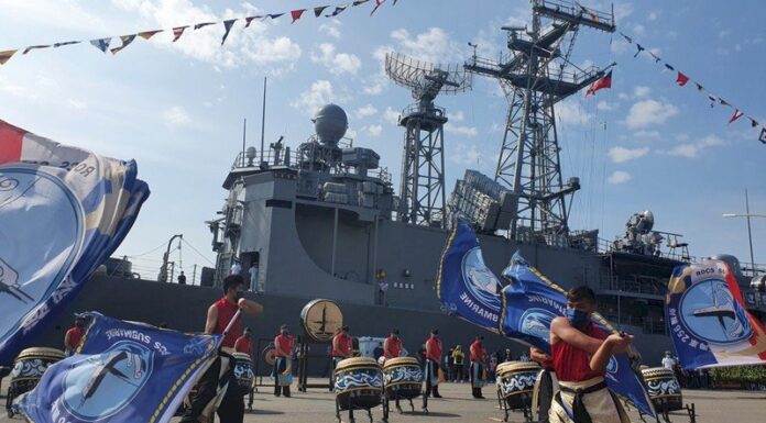 (Double Ten 2021)Kapal AU Ajak Warga Mengunjungi Kapal Fregat di Pelabuhan Hsinbin