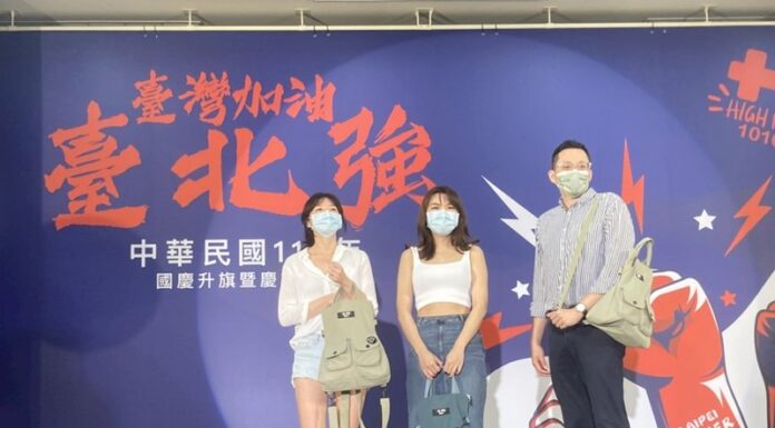 北市國慶嗡嗡包亮相 綠、藍兩款限量3500份