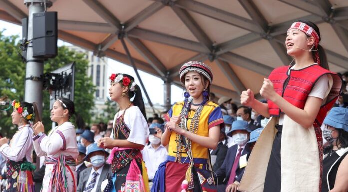 原住民族16部族60人、名曲「手牽手」の原住民族語カバーを披露