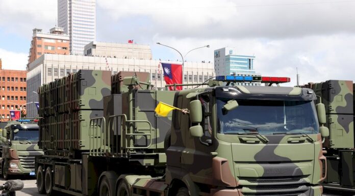 双十国慶節パレード、地対空ミサイル「陸射剣二」も披露