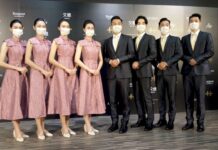 双十国慶節案内係、衣装は台湾新鋭デザイナーが担当