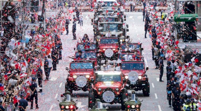 双十国慶節英雄パレード、「国民的彼女」の登場に会場も沸く