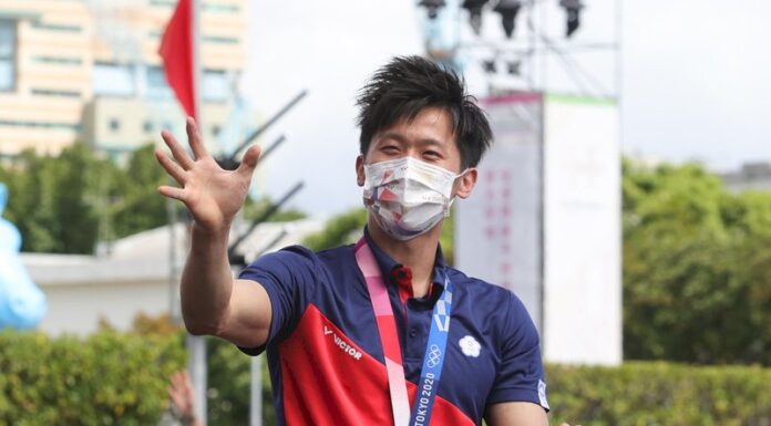 双十国慶節英雄パレード、東京五輪メダリストに沿道から大きな拍手