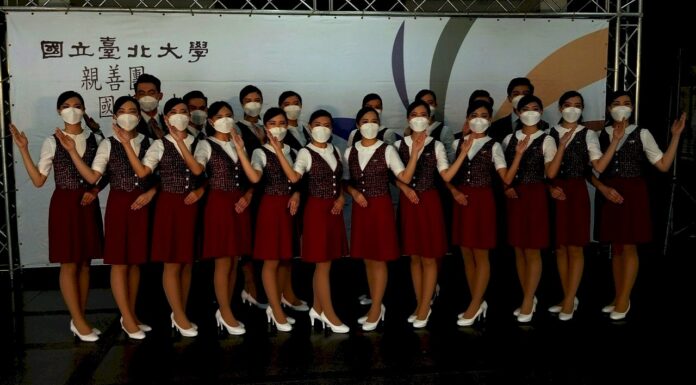 台北大学親善チーム、10度目の「国慶節」エスコートスタッフに