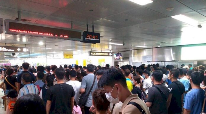 國慶焰火在高雄湧人潮 吸引逾33萬人次觀賞