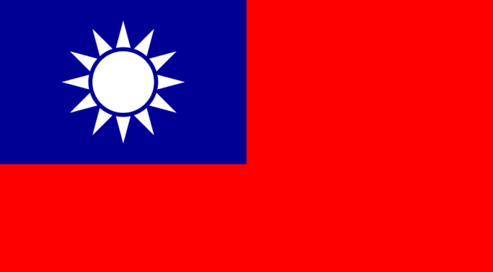 Fête du Double-Dix : un drapeau de taille record présenté au public