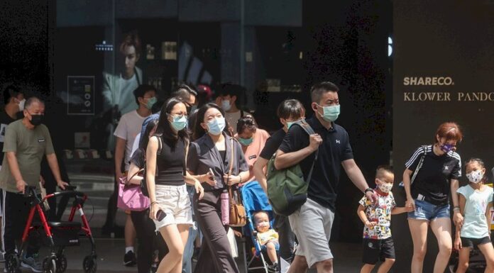 A más rápido en noviembre se flexibilizarán las normativas sobre el uso de mascarillas