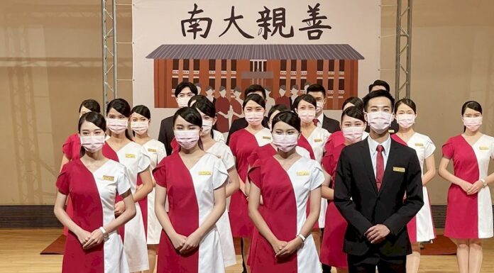 Đại học đầu tiên tại miền Nam tham gia lễ tân phục vụ đại lễ Quốc khánh, 21 thành viên của đội lễ tân Đại học Đài Nam lộ diện