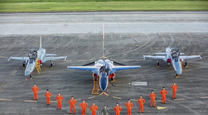 雙十國慶空中分列式 3名女飛官參與飛行任務