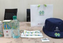 Présentation des cadeaux de la fête nationale aux invités VIP