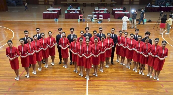 Ra mắt đội lễ tân phục vụ Quốc khánh năm nay của Đại học Minh Truyền