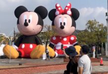 Chuột Mickey và Minnie khổng lồ bất ngờ xuất hiện tại Đài Nam