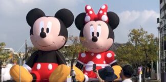 Chuột Mickey và Minnie khổng lồ bất ngờ xuất hiện tại Đài Nam