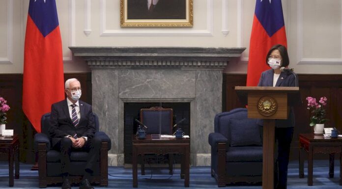 Президент Тайваня встретилась с сенатором из Чехии