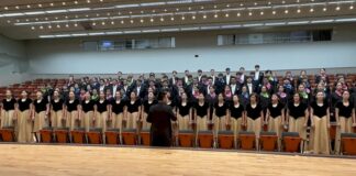 Đoàn hợp xướng 111 thành viên cùng thể hiện ca khúc “Con đường chung ta đi”