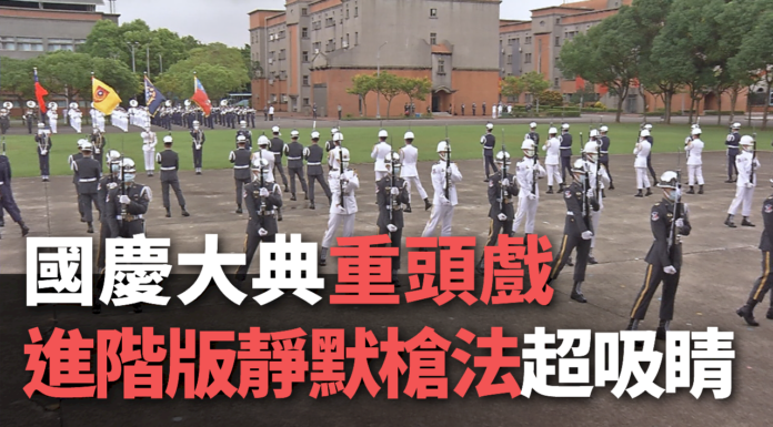 Đội tiêu binh đã diễn tập múa súng cho Đại lễ Quốc khánh năm nay tại Bộ Chỉ huy hiến binh