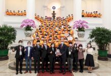 「橘色惡魔」參觀總統府 巧遇神祕嘉賓