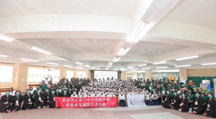 京都橘高校赴北一女交流 總統送珍奶、蛋糕