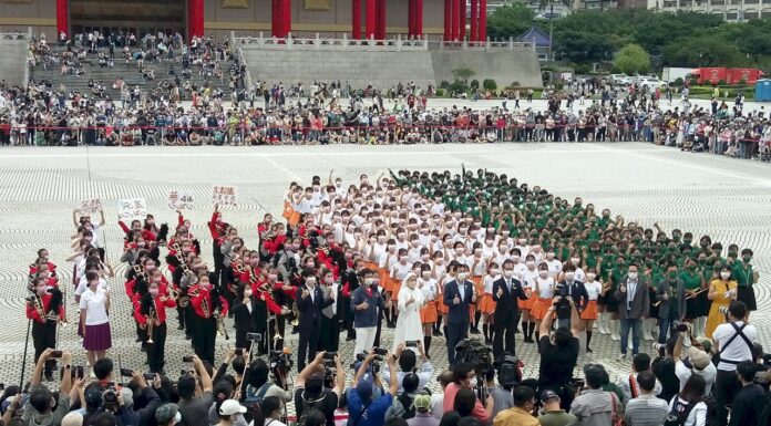 台日高校國慶表演交流 上萬人嗨翻自由廣場
