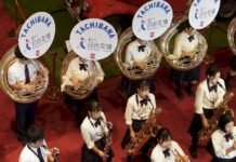 台湾の双十国慶節に参加する「オレンジの悪魔」 日本メディアに登場