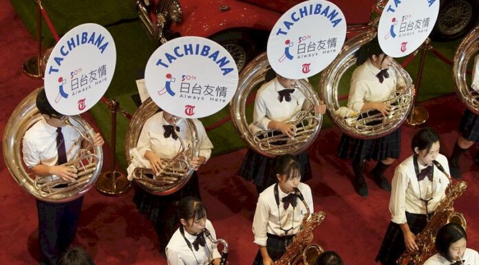 台湾の双十国慶節に参加する「オレンジの悪魔」 日本メディアに登場