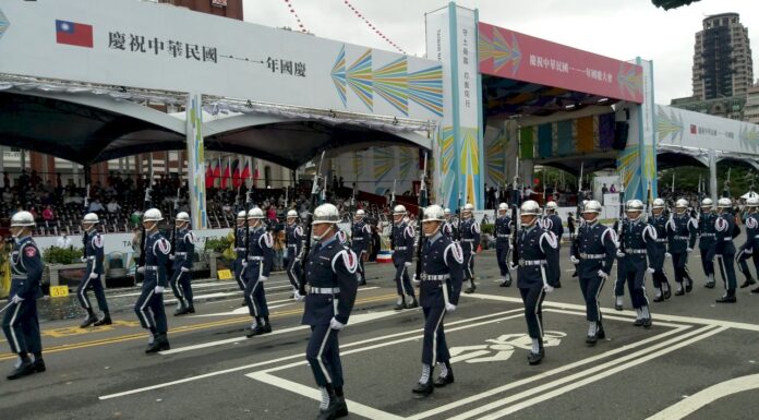 國慶預演大雨瞬停 三軍儀隊與「橘色惡魔」吸睛