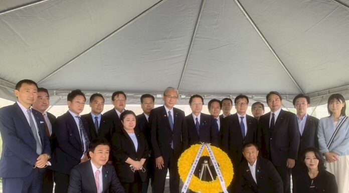 日本跨黨派國慶祝賀團議員 赴五指山悼念李登輝