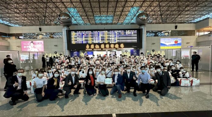 明天要期中考!京都橘高校搭機離台 盼下回再訪寶島