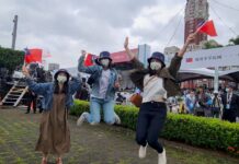 民眾喜祝國家生日快樂 最哈「橘色惡魔」演出