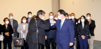 Le président des Palaos arrive à Taïwan pour prendre part aux célébrations de la fête nationale