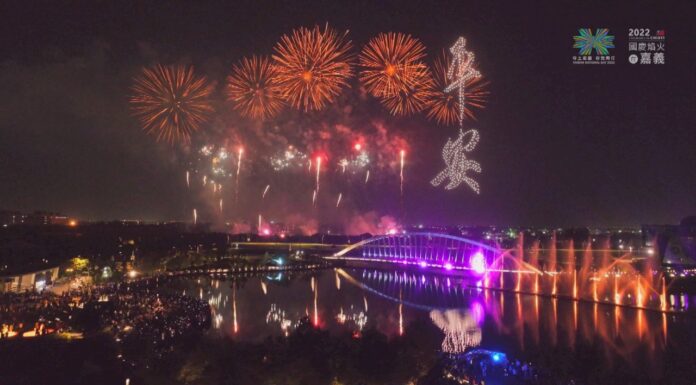Le feu d’artifice de la fête nationale allie fusées traditionnelles et drones Le feu d’artifice de la fête nationale allie fusées traditionnelles et drones