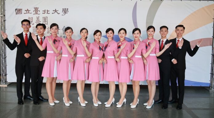 赫見「南韓女團明星臉」! 台北大學親善團11度登國慶大典(影音)