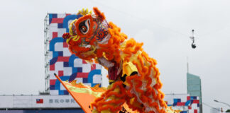 Reportage autour de la fête nationale devant le Palais présidentiel Danse du lion, partie des festivités de la fête nationale à Taipei