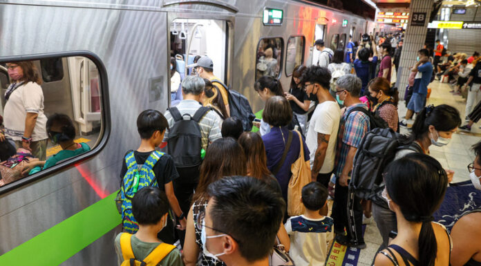Double-Dix : plus de trains sur les rails pour le pont de la fête nationale Trains supplémentaires annoncés pour le pont de la fête nationale (archive CNA)