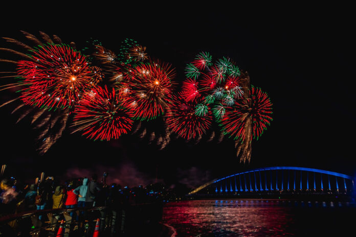 Das Feuerwerk zum Nationalfeiertag 2022 wurde in Chiayi veranstaltet. (Foto: CNA)