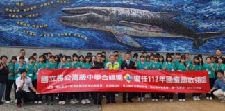 Đoàn hợp xướng trường THPT Magong đáp máy bay đến Đài Bắc để đảm nhiệm lĩnh xướng Quốc ca trong Đại lễ Quốc Khánh