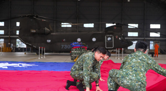 พร้อมฉลองวันชาติ ! ไฮไลท์ธงชาติผืนใหญ่บินผ่านหน้าทำเนียบประธานาธิบดี