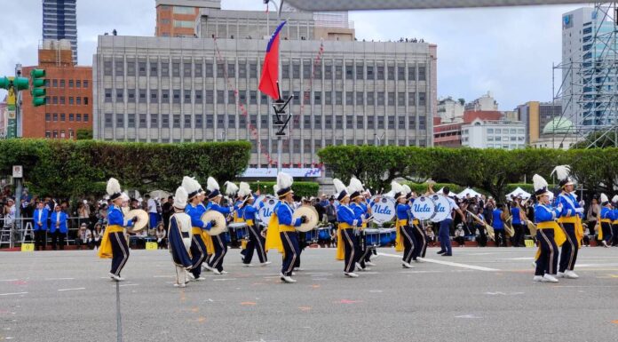翡翠騎士、UCLA棕熊樂隊賀雙十 亞運台灣之光登場滿堂彩
