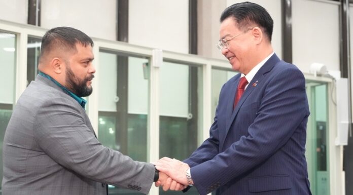 諾魯總統昆洛斯率團抵台 向民眾獻上國慶日祝福