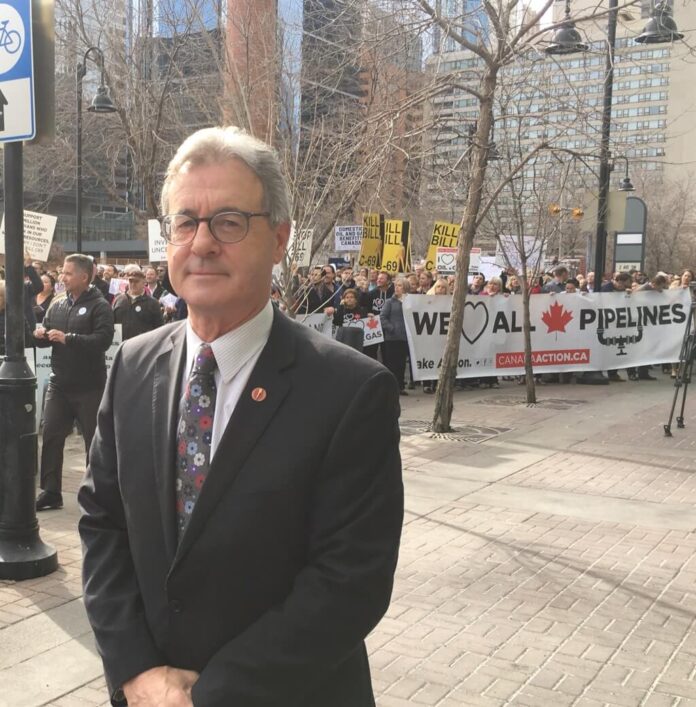 Cinq sénateurs canadiens arrivent à Taïwan pour le Double-Dix (photo du sénateur MacDonald qui dirige la délégation, source: Twitter du sénateur)